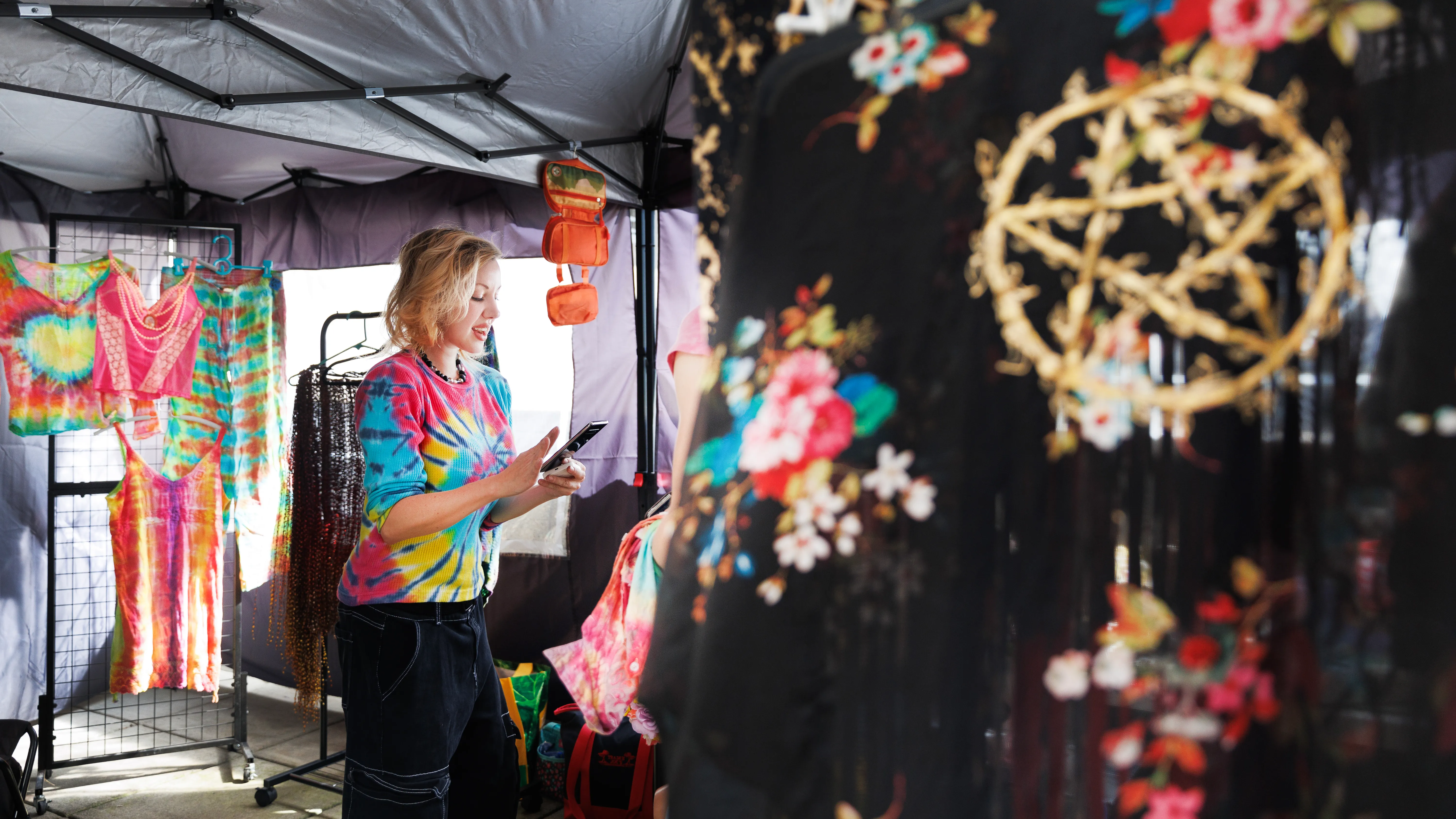 Speakeasy Market scene with visitors and vendors